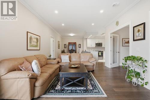 401 - 1200 Commissioners Road W, London South (South B), ON - Indoor Photo Showing Living Room