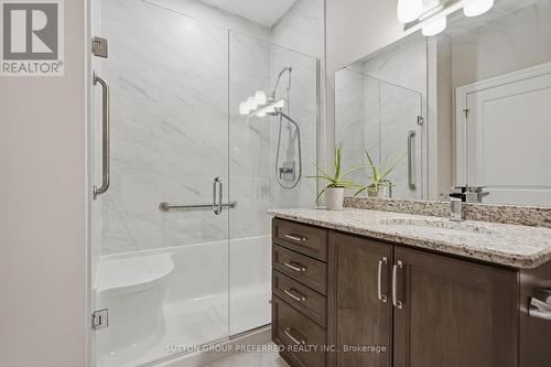 401 - 1200 Commissioners Road W, London South (South B), ON - Indoor Photo Showing Bathroom