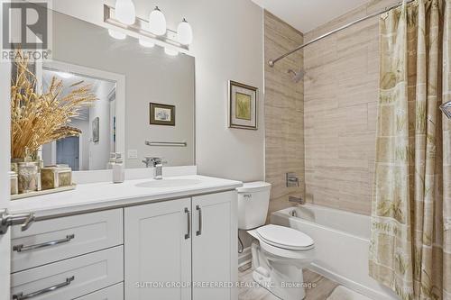 401 - 1200 Commissioners Road W, London South (South B), ON - Indoor Photo Showing Bathroom