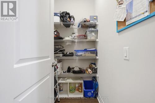 401 - 1200 Commissioners Road W, London South (South B), ON - Indoor