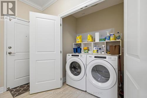 401 - 1200 Commissioners Road W, London South (South B), ON - Indoor Photo Showing Laundry Room
