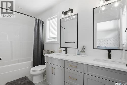 703 Underhill Lane, Saskatoon, SK - Indoor Photo Showing Bathroom