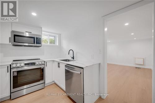1339 Augustine Drive, Burlington, ON - Indoor Photo Showing Kitchen