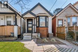 283 CHISHOLM AVENUE Toronto, ON M4C 4W5