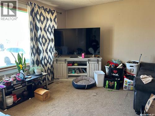 321 3Rd Street, Frobisher, SK - Indoor