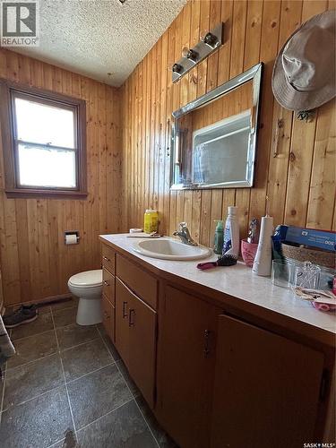 321 3Rd Street, Frobisher, SK - Indoor Photo Showing Bathroom