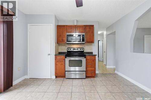 107 Evans Street, Saskatoon, SK - Indoor Photo Showing Kitchen