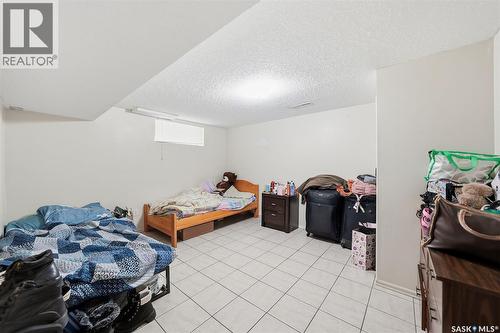 107 Evans Street, Saskatoon, SK - Indoor Photo Showing Bedroom