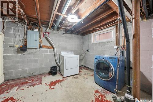 107 Evans Street, Saskatoon, SK - Indoor Photo Showing Laundry Room