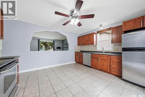 107 Evans Street, Saskatoon, SK - Indoor Photo Showing Kitchen