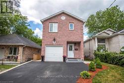 UPPER - 17 STERLING STREET London East (East G), ON N5Y 1Y4