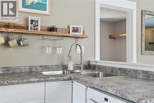 210 Cruise Street, Saskatoon, SK - Indoor Photo Showing Kitchen
