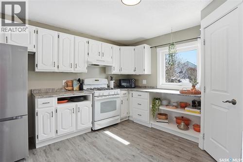 210 Cruise Street, Saskatoon, SK - Indoor Photo Showing Kitchen