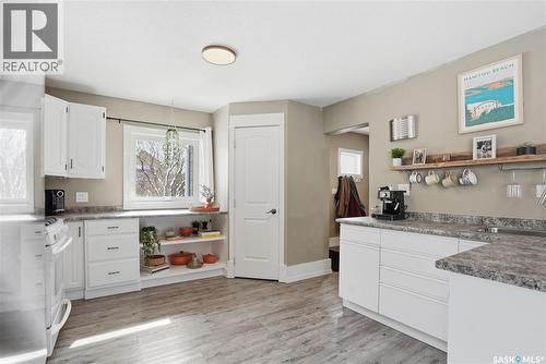 210 Cruise Street, Saskatoon, SK - Indoor Photo Showing Kitchen