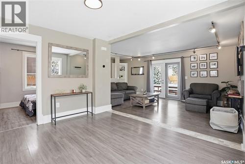 210 Cruise Street, Saskatoon, SK - Indoor Photo Showing Living Room