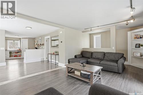 210 Cruise Street, Saskatoon, SK - Indoor Photo Showing Living Room