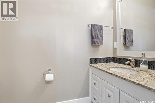 210 Cruise Street, Saskatoon, SK - Indoor Photo Showing Bathroom