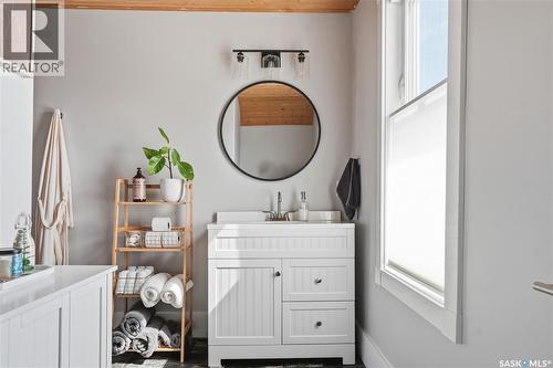 210 Cruise Street, Saskatoon, SK - Indoor Photo Showing Bathroom
