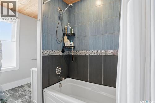 210 Cruise Street, Saskatoon, SK - Indoor Photo Showing Bathroom