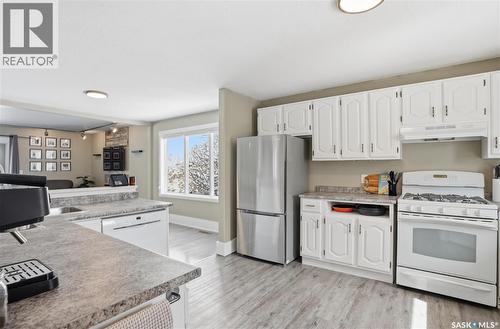 210 Cruise Street, Saskatoon, SK - Indoor Photo Showing Kitchen
