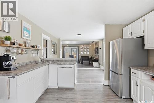 210 Cruise Street, Saskatoon, SK - Indoor Photo Showing Kitchen
