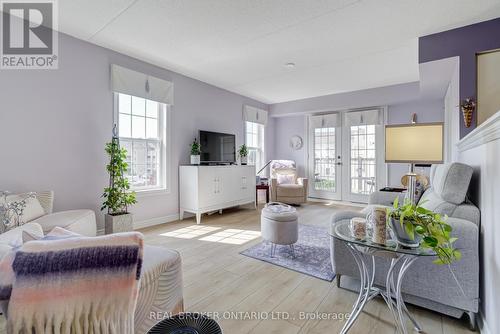 313 - 1460 Bishops Gate, Oakville, ON - Indoor Photo Showing Living Room