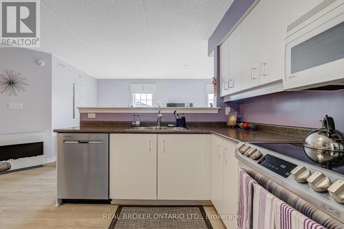 313 - 1460 Bishops Gate, Oakville, ON - Indoor Photo Showing Kitchen