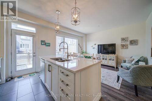 31 - 3023 Creekshore Common, Oakville, ON - Indoor Photo Showing Kitchen With Double Sink