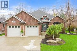 166 WOODYCREST Kingsville, ON N9Y 0A4