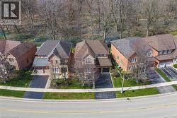 125 CREEK PATH Avenue Oakville, ON L6L 6T3