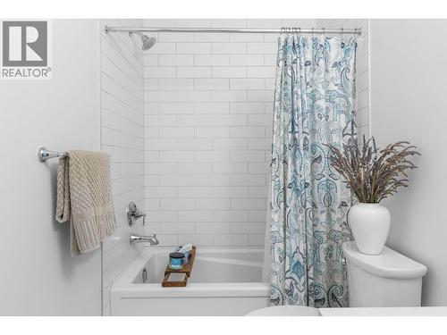 555 Buckland Avenue Unit# 106, Kelowna, BC - Indoor Photo Showing Bathroom