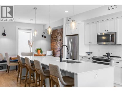 555 Buckland Avenue Unit# 106, Kelowna, BC - Indoor Photo Showing Kitchen With Upgraded Kitchen