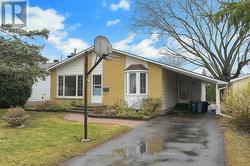 302 ROXDALE AVENUE Ottawa, ON K1E 1T8