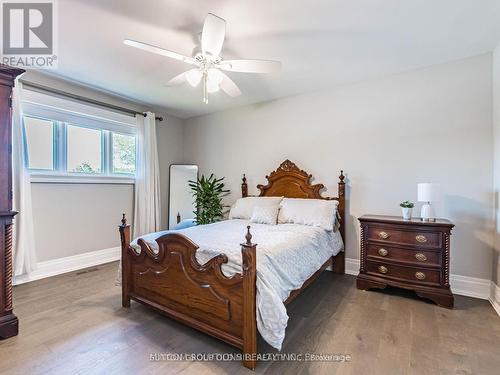 37 Suburban Drive, Mississauga, ON - Indoor Photo Showing Bedroom