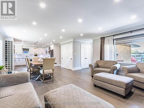 37 Suburban Drive, Mississauga, ON - Indoor Photo Showing Living Room