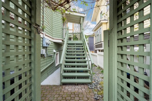 320 Moss St, Victoria, BC 