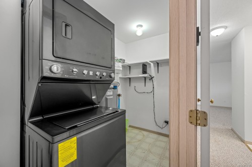 208A-698 Aspen Rd, Comox, BC - Indoor Photo Showing Laundry Room