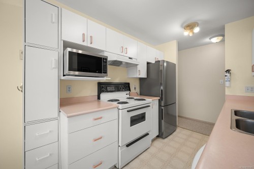 208A-698 Aspen Rd, Comox, BC - Indoor Photo Showing Kitchen With Double Sink