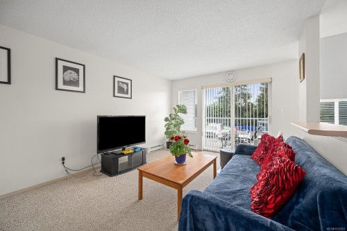 208A-698 Aspen Rd, Comox, BC - Indoor Photo Showing Living Room
