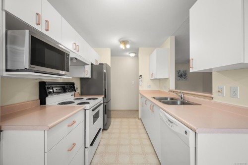 208A-698 Aspen Rd, Comox, BC - Indoor Photo Showing Kitchen With Double Sink