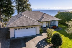 5972 Aldergrove Dr Courtenay, BC V9J 1W2