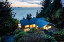 2594 Seaside Dr Sooke, BC V9Z 1G7
