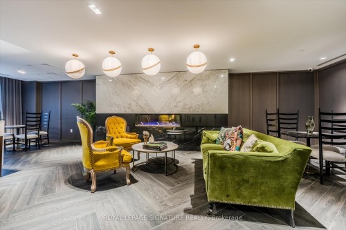 132-395 Dundas Street W, Oakville, ON - Indoor