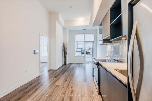 132-395 Dundas Street W, Oakville, ON - Indoor Photo Showing Kitchen