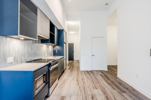132-395 Dundas Street W, Oakville, ON - Indoor Photo Showing Kitchen With Upgraded Kitchen