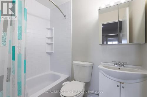 Second Floor Full Bath - 3 piece - 2942 Fairlea Crescent, Ottawa, ON - Indoor Photo Showing Bathroom