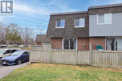 Backyard backing onto Green space - 2942 Fairlea Crescent, Ottawa, ON - Outdoor