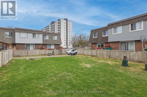 Great space for kids and pets - 2942 Fairlea Crescent, Ottawa, ON - Outdoor
