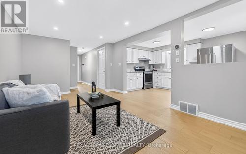 30 Bridlewreath Street, Kitchener, ON - Indoor Photo Showing Living Room
