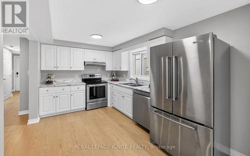 30 Bridlewreath Street, Kitchener, ON - Indoor Photo Showing Kitchen With Double Sink